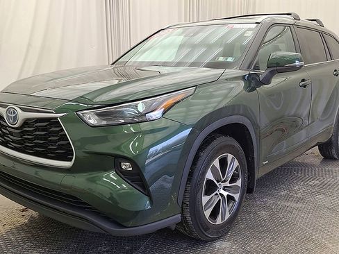 Certified 2023 Toyota Highlander XLE image 7