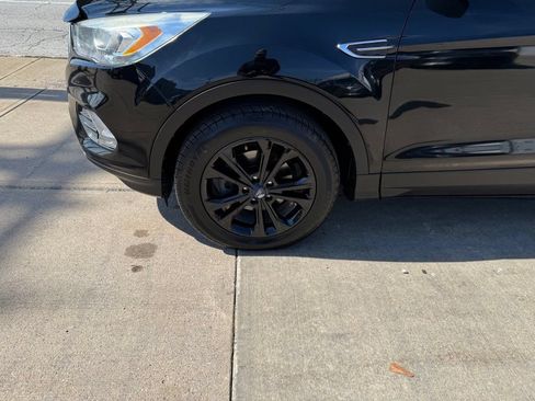 Used 2017 Ford Escape SE w/ Equipment Group 201A FWD image 11