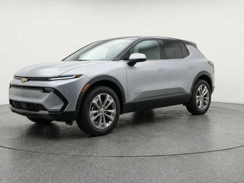 Used 2025 Chevrolet Equinox LT image 3