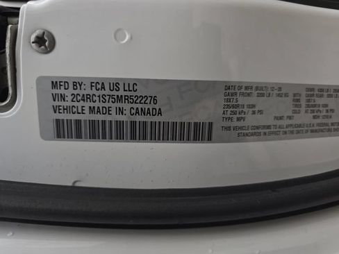 Used 2021 Chrysler Pacifica Limited w/ Uconnect Theater Family Group FWD image 33