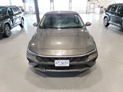 Used 2024 Hyundai Elantra SE FWD image 2