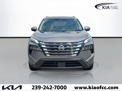 Used 2025 Nissan Rogue SV w/ SV Premium Package FWD image 2