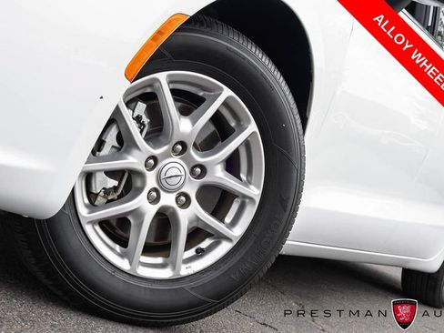 Used 2025 Chrysler Pacifica Select FWD image 12