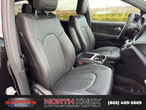 New 2026 Chrysler Pacifica Select image 25