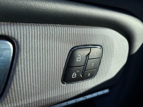 Used 2025 Ford Explorer ST image 14