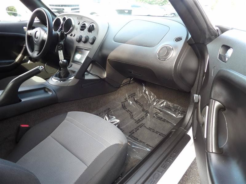 Used 2009 Pontiac Solstice Convertible RWD image 11