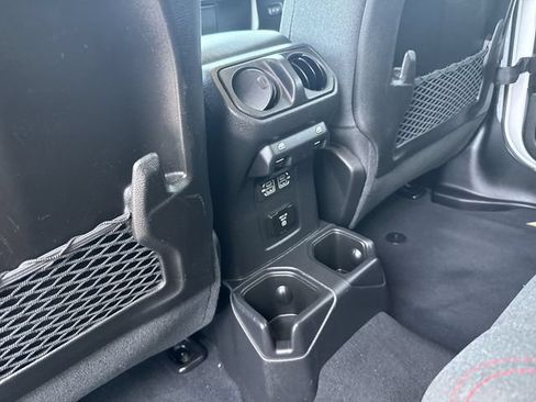Used 2025 Jeep Wrangler Unlimited Rubicon AWD/4WD image 23