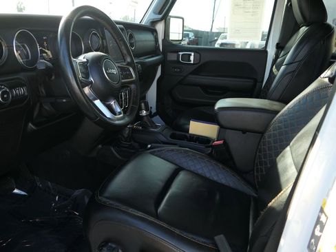 Used 2020 Jeep Wrangler Unlimited Sahara image 10