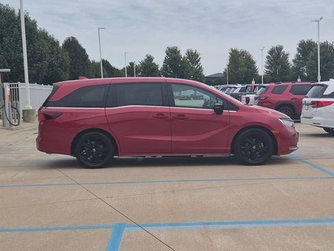 Used 2024 Honda Odyssey Sport image 5