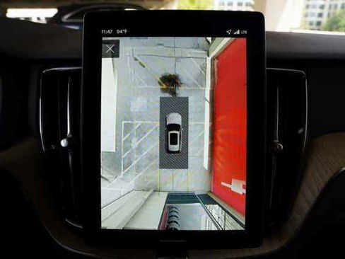 New 2026 Volvo XC60 B5 Plus w/ Climate Package image 18