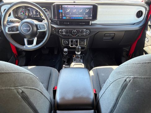 Used 2024 Jeep Wrangler Unlimited Sahara AWD/4WD image 17