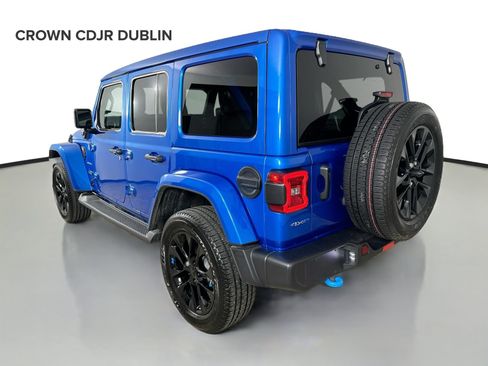 Used 2022 Jeep Wrangler Unlimited Sahara w/ Cold Weather Group AWD/4WD image 7