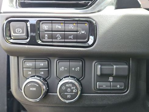 New 2026 GMC Yukon Elevation image 12