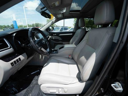 Used 2016 Toyota Highlander XLE AWD/4WD image 9