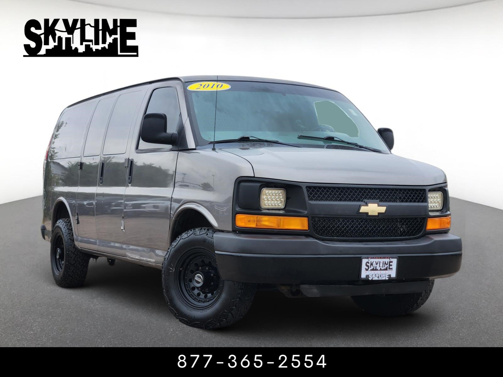 Used 2010 Chevrolet Express 2500 RWD image 1
