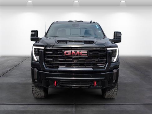 Used 2024 GMC Sierra 2500 AT4X image 4