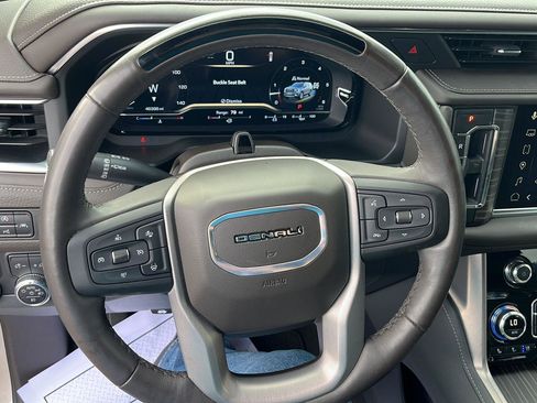 Used 2024 GMC Yukon Denali w/ Advanced Technology Package image 10