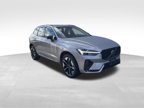 New 2026 Volvo XC60 B5 Plus w/ Climate Package image 7