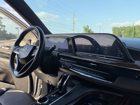 Used 2022 Cadillac Escalade Premium Luxury w/ Performance Package AWD/4WD image 39