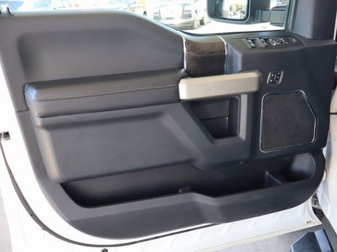 Used 2022 Ford F250 Lariat w/ Black Appearance Package image 21