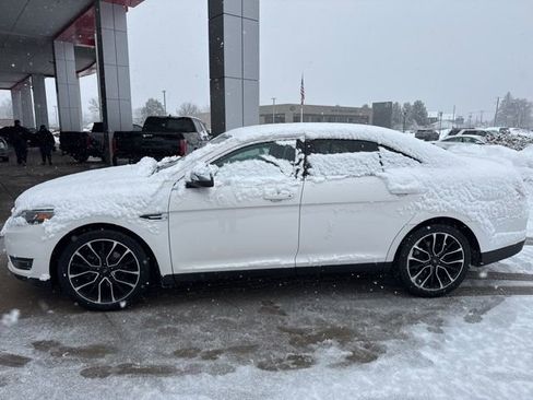 Used 2019 Ford Taurus Limited image 4