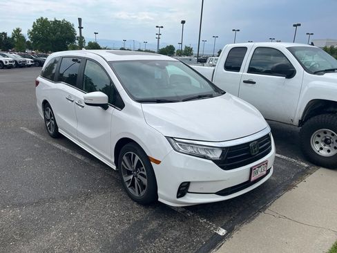Used 2024 Honda Odyssey Touring image 3