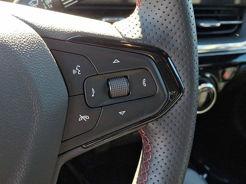 Used 2025 Chevrolet Trax RS w/ Driver Confidence Package image 21