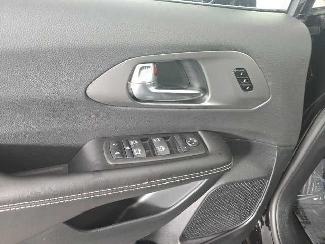 Used 2026 Chrysler Pacifica Select FWD image 19