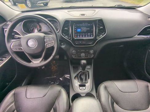 Used 2019 Jeep Cherokee Limited FWD image 16