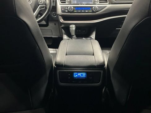 Used 2019 Toyota Highlander XLE AWD/4WD image 35