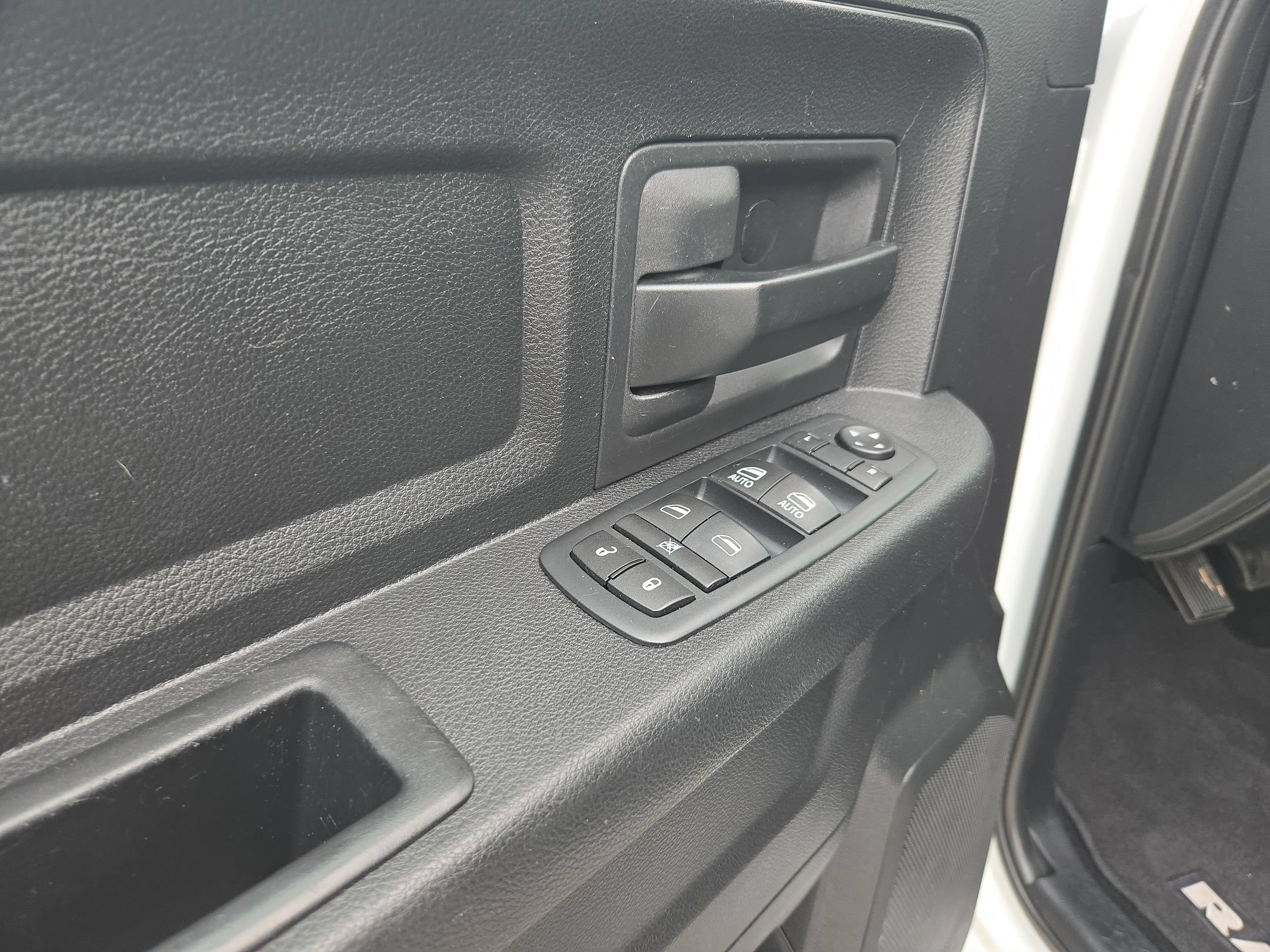 Used 2016 RAM 3500 Tradesman w/ Chrome Appearance Group AWD/4WD image 12