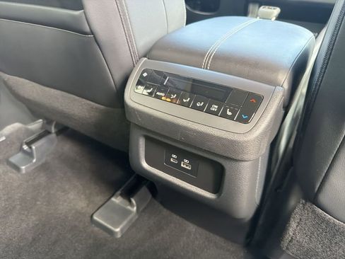 Certified 2025 Nissan Pathfinder SL w/ SL Premium Package FWD image 18