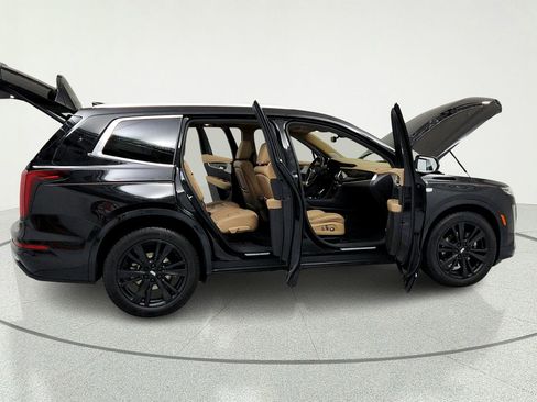 Used 2023 Cadillac XT6 Premium Luxury w/ Platinum Package FWD image 13