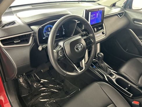 Used 2024 Toyota Corolla Cross XLE w/ Convenience Package FWD image 13