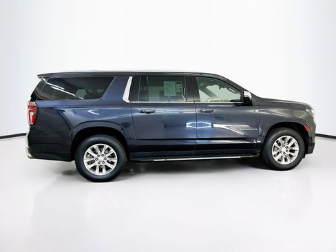 Used 2023 Chevrolet Suburban Premier image 10