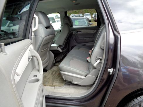 Used 2017 Chevrolet Traverse LT image 16