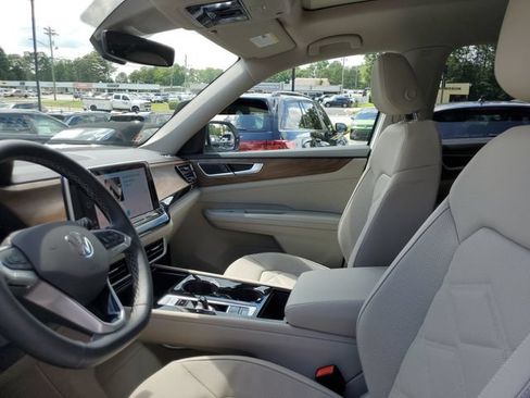 Certified 2025 Volkswagen Atlas SE w/ Panoramic Sunroof Package FWD image 17