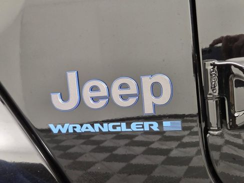 Used 2025 Jeep Wrangler Sahara w/ Safety Group image 10