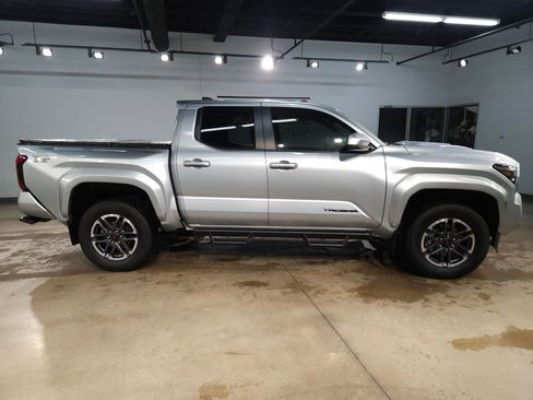 Used 2024 Toyota Tacoma TRD Sport RWD image 8