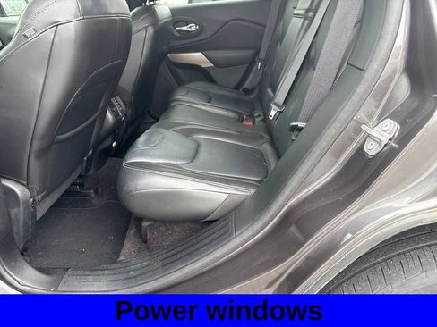 Used 2017 Jeep Cherokee Limited AWD/4WD image 8