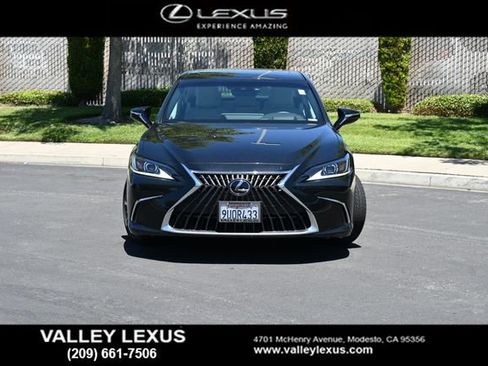 Used 2025 Lexus ES 300h w/ Premium Package FWD image 2