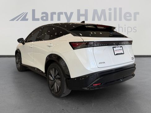 Used 2023 Nissan Ariya AWD image 3