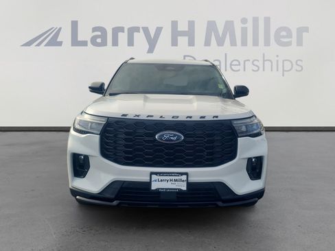 Certified 2025 Ford Explorer ST-Line image 8