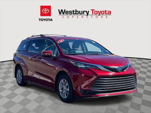 Certified 2024 Toyota Sienna LE w/ LE Plus Package AWD/4WD image 1