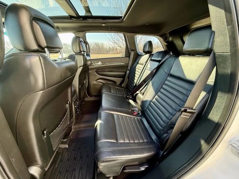 Used 2018 Jeep Grand Cherokee Limited image 14