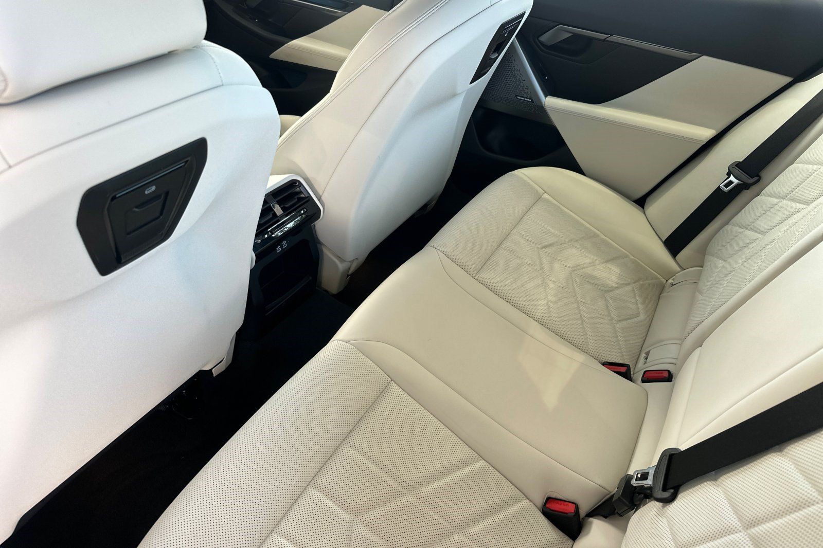 Certified 2024 BMW i5 eDrive40i w/ Premium Package RWD image 15