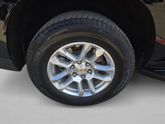 Used 2026 Chevrolet Suburban LT w/ Comfort Package RWD image 23