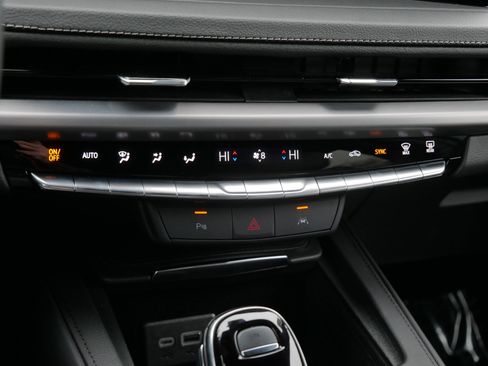 Used 2025 Cadillac XT4 Premium Luxury image 23