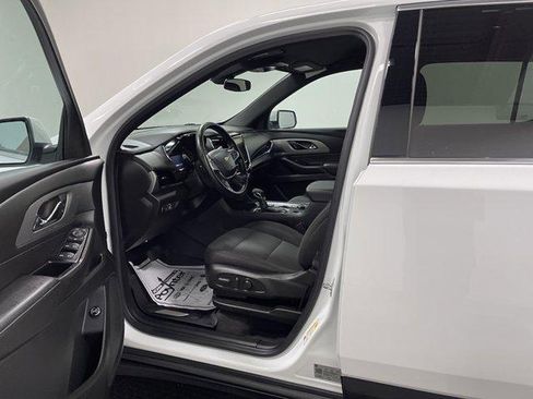 Used 2023 Chevrolet Traverse LT FWD image 7