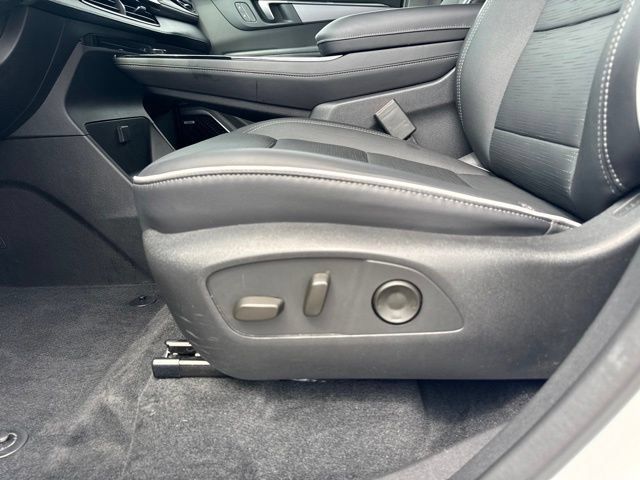 Used 2026 Buick Enclave Sport Touring AWD/4WD image 19